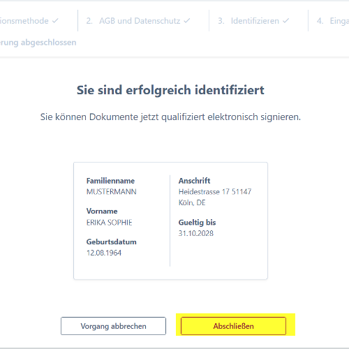 Screenshot der Seite nach erfolgreichem Abschluss der Identifikation per eID. Es ist eine Zusammenfassung der erfassten Daten zu sehen. Unten befinden sich ein Vorgang abbrechen-Button auf der linken und ein Abschließen-Button auf der rechten Seite.