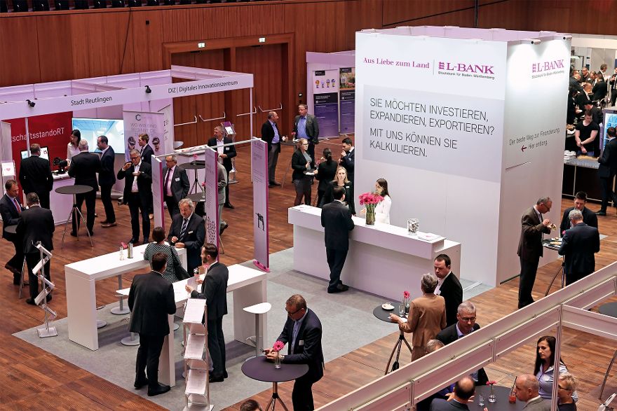 Der L-Bank-Stand auf der Messe des Wirtschaftsforums